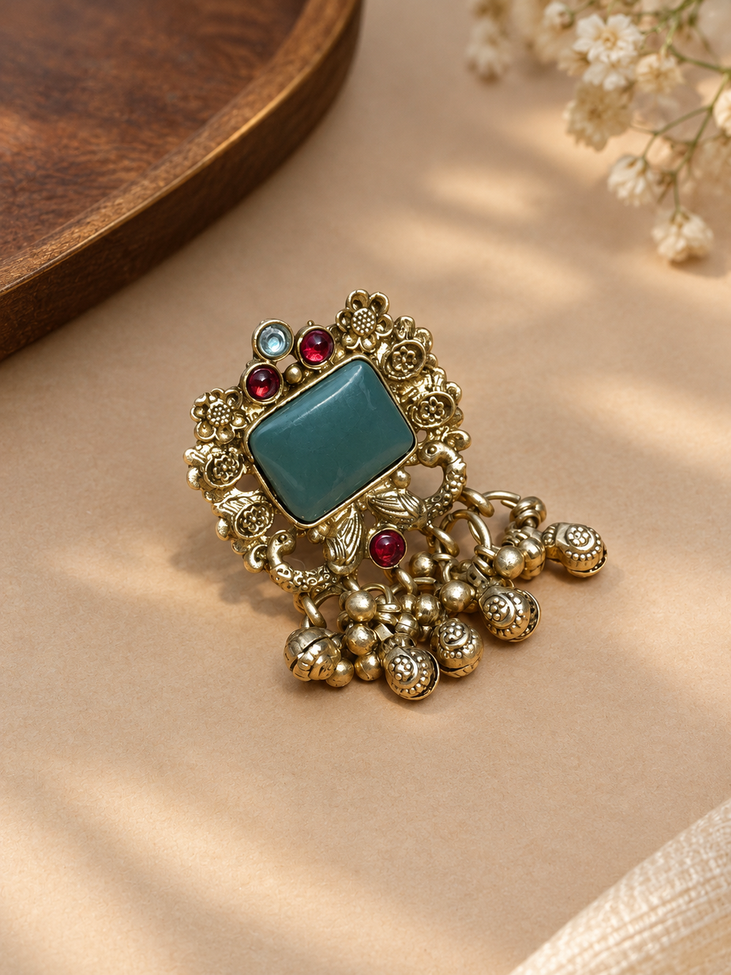 Noor Antique Charm Ring