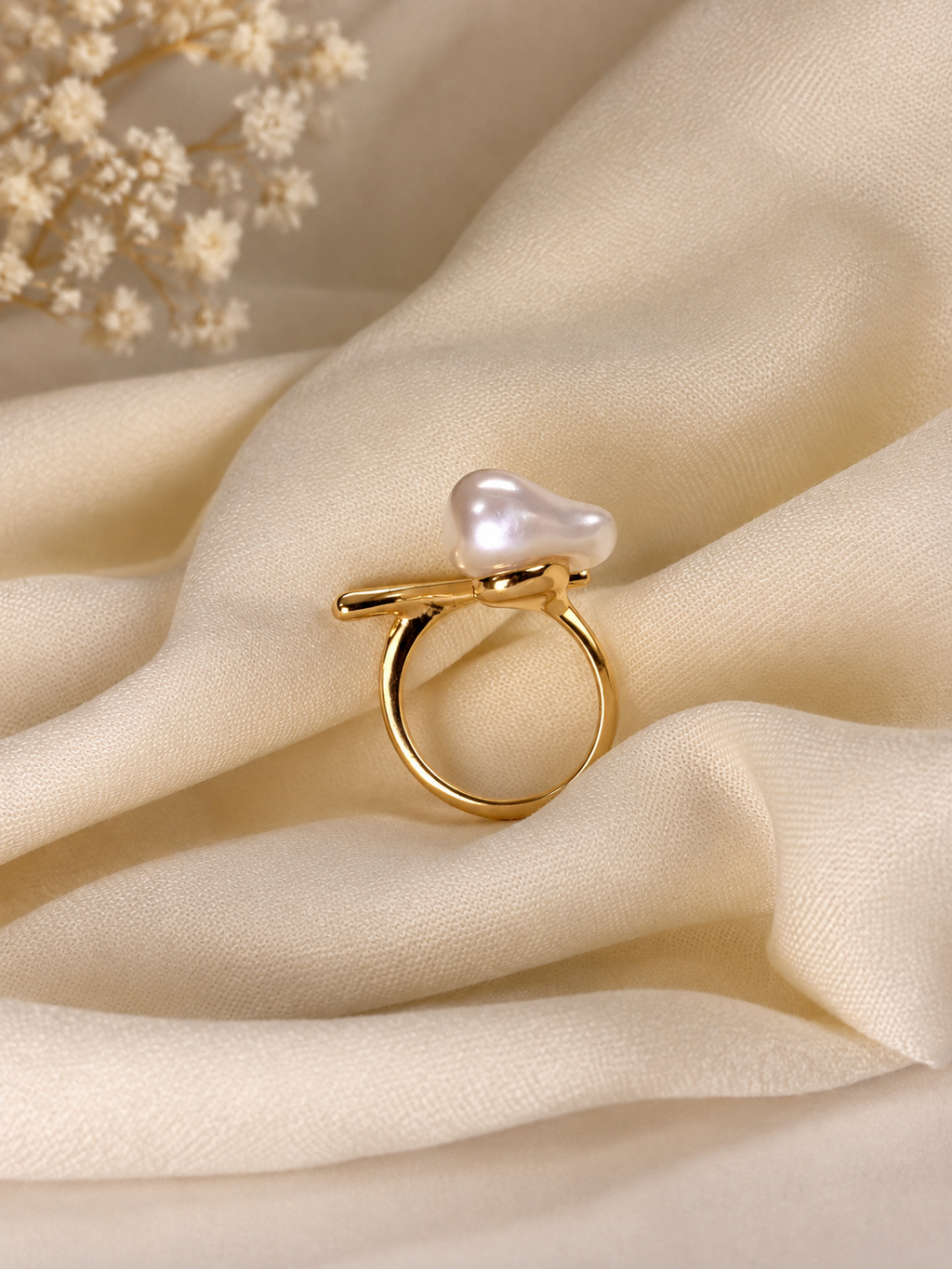 Pearl Sculpt Gold Ring ✨